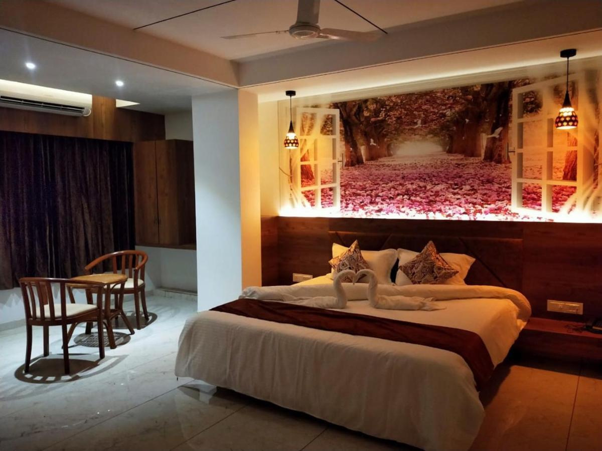 Hotel The Grand Piano - Best Business Hotel In Patan Dış mekan fotoğraf