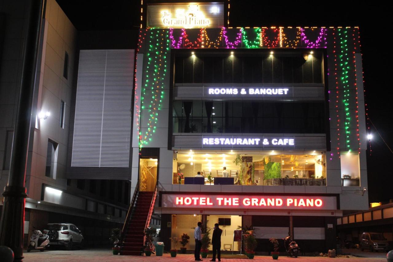 Hotel The Grand Piano - Best Business Hotel In Patan Dış mekan fotoğraf