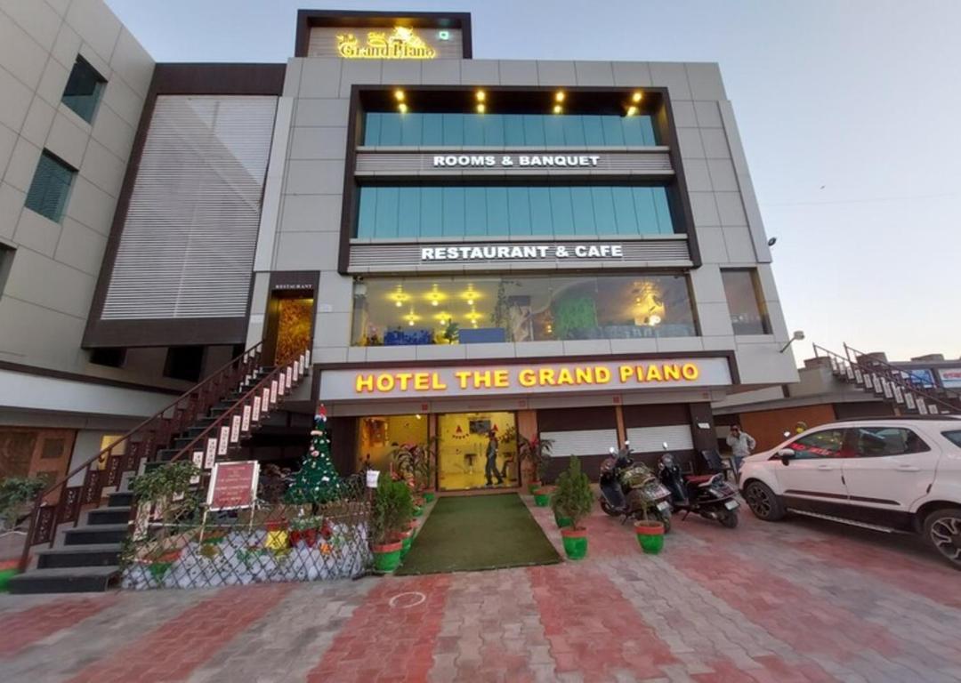Hotel The Grand Piano - Best Business Hotel In Patan Dış mekan fotoğraf